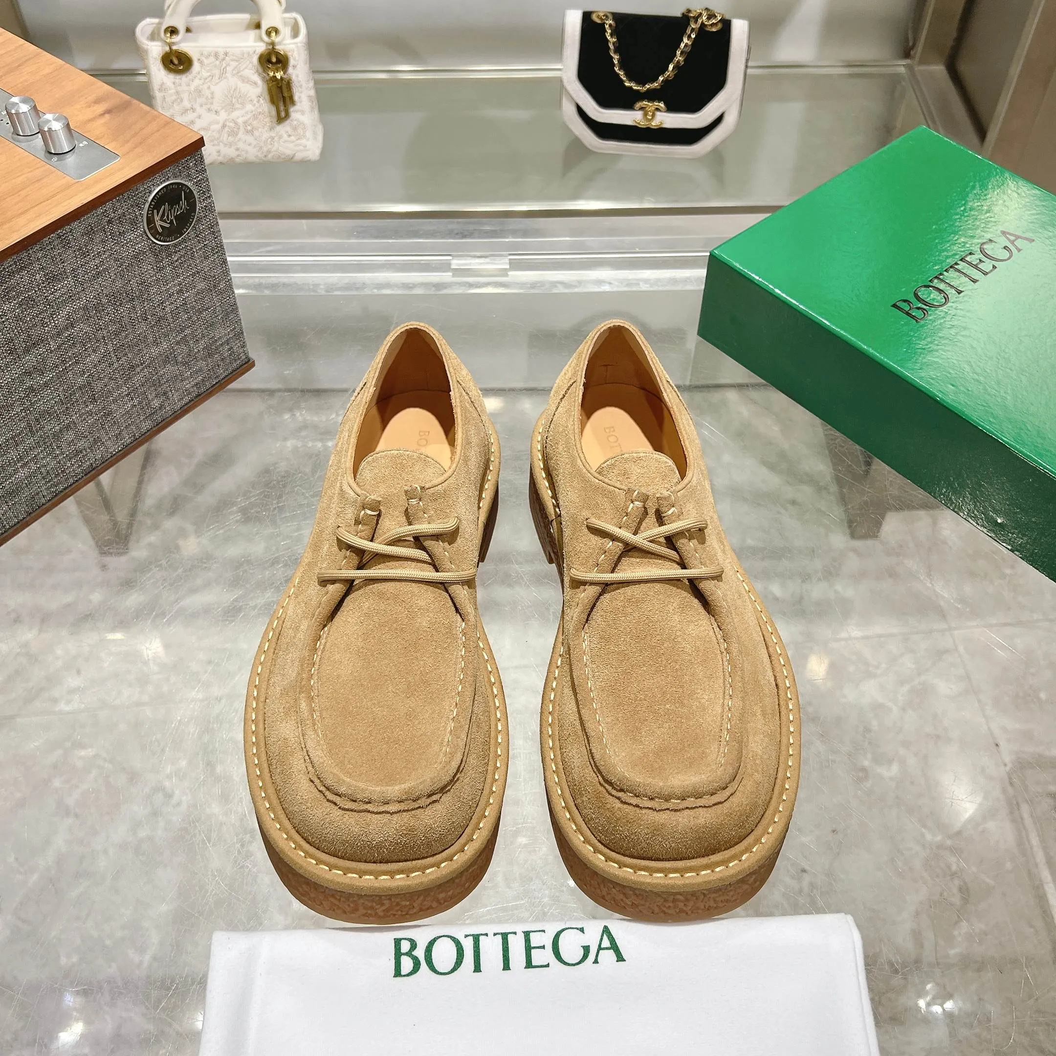 [BV] Top P: 740💰Size for couples: 35-44 (Female 40, Male 38 45, custom-made, non-refundable) Bottega Veneta classic Bottega Veneta counter model! Big square head! Strappy deep-mouth shoes! Reproduction of the original board! The feet are super domineering! Original molded outsole! High-grade mercerized cow velvet! Solid color Niuli!